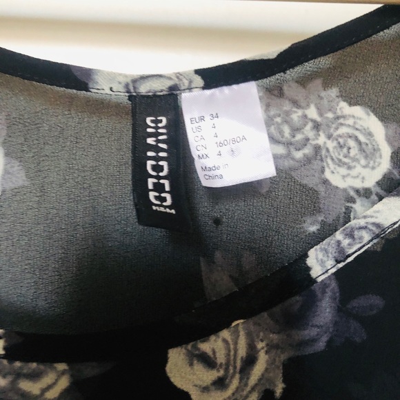 Black and gray floral top - Picture 2 of 3